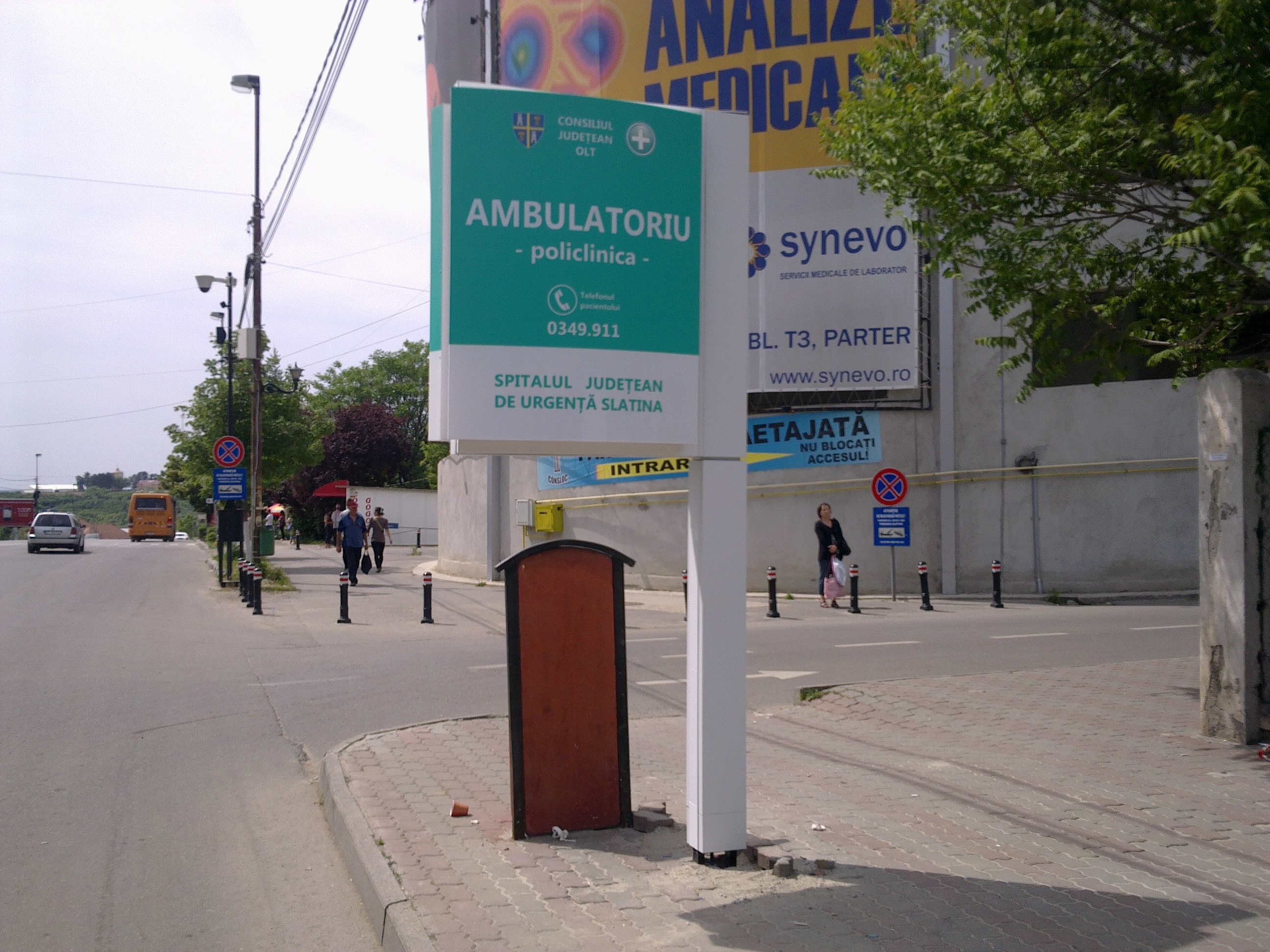 Signalistica de exterior la Spitalul Judetean de Urgenta Slatina. Unipol (firma luminoasa montata pe structura metalica placata cu Alucobond)