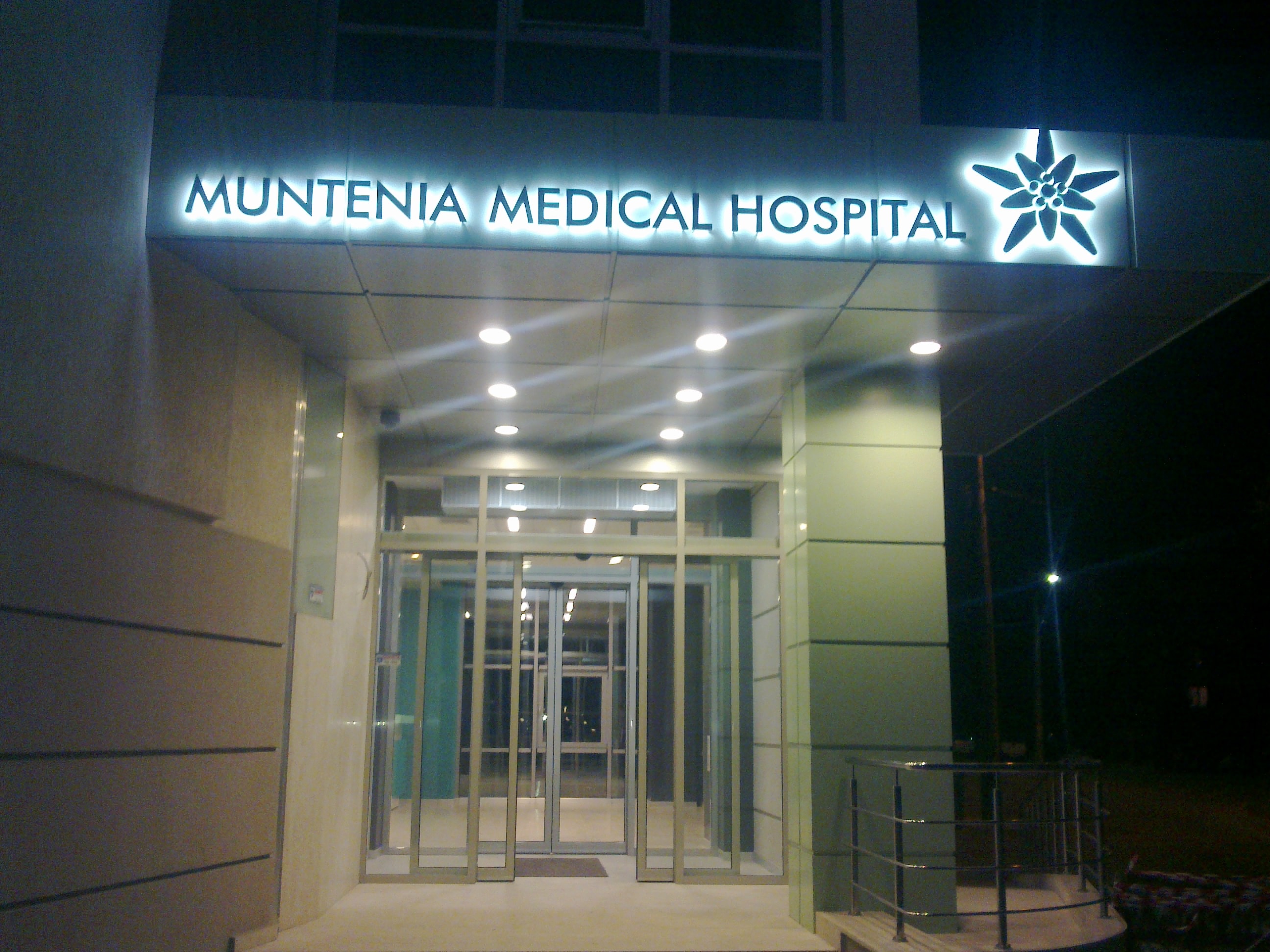 Litere independente cu iluminare tip halou la Spitalul Muntenia Medical Hospital  Pitesti